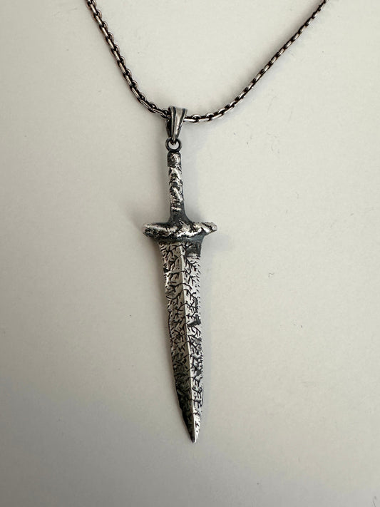 Aestas | Dark Moon Greatsword Pendant