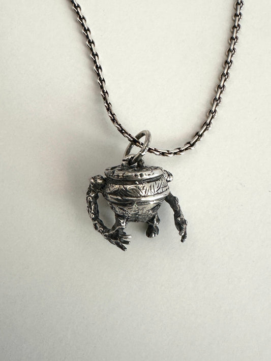 Aestas | Iron Fist Alexander Pendant