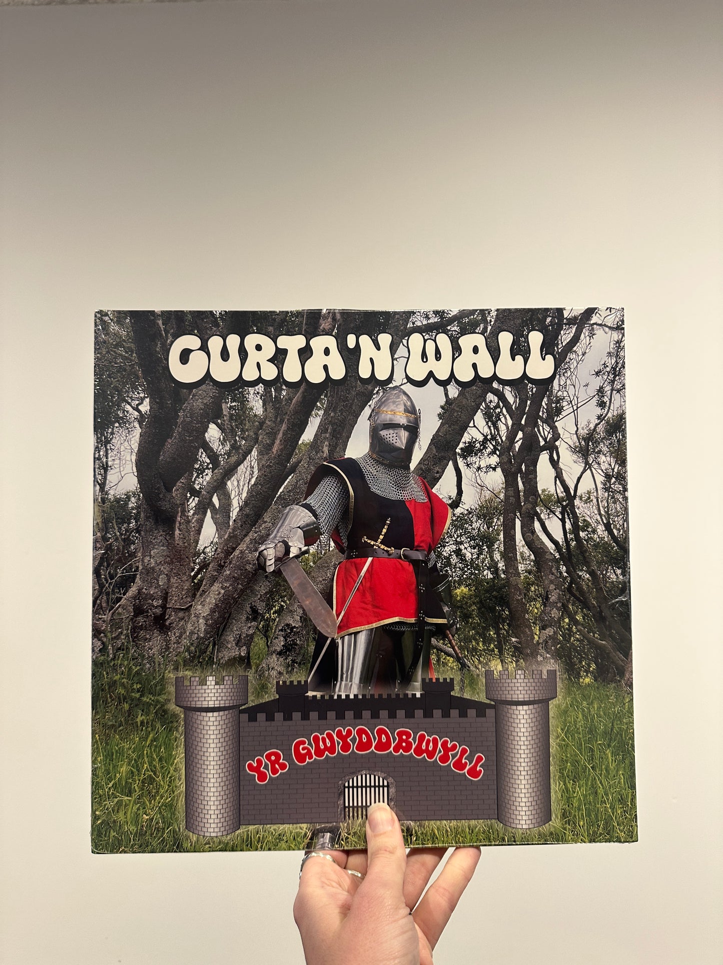 Curta'n Wall "YR GWYDDBWYLL" LP