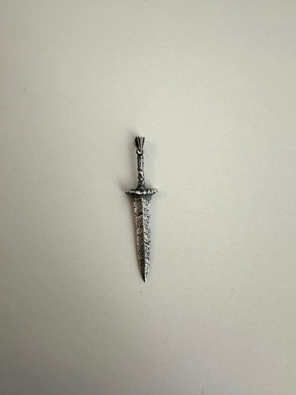 Aestas | Dark Moon Greatsword Pendant