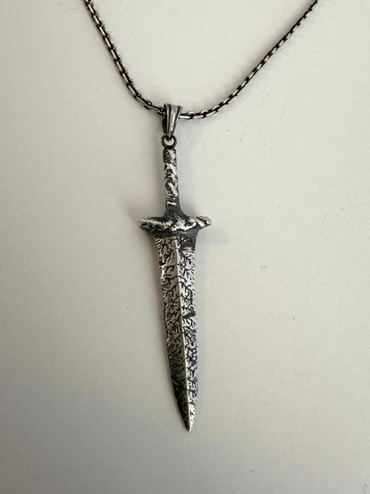 Aestas | Dark Moon Greatsword Pendant