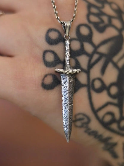 Aestas | Dark Moon Greatsword Pendant
