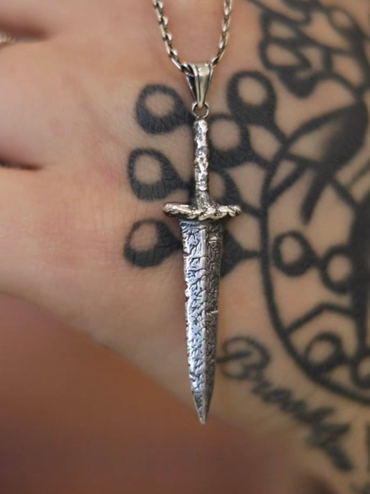 Aestas | Dark Moon Greatsword Pendant