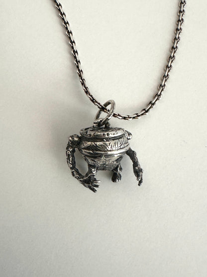Aestas | Iron Fist Alexander Pendant