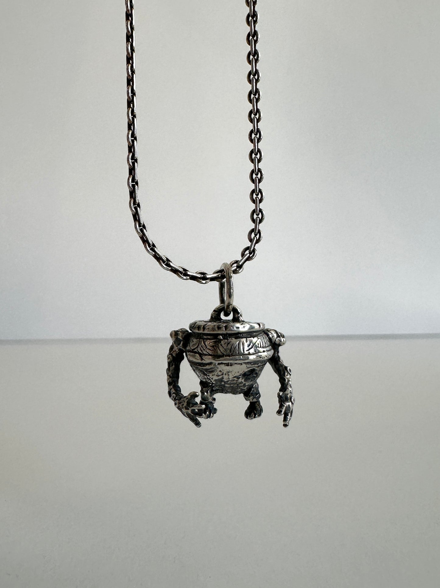 Aestas | Iron Fist Alexander Pendant