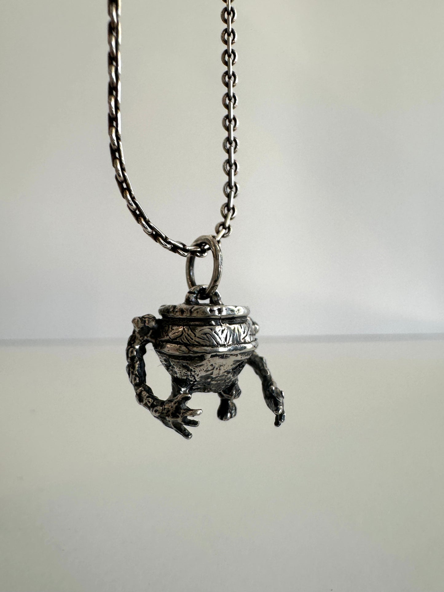 Aestas | Iron Fist Alexander Pendant