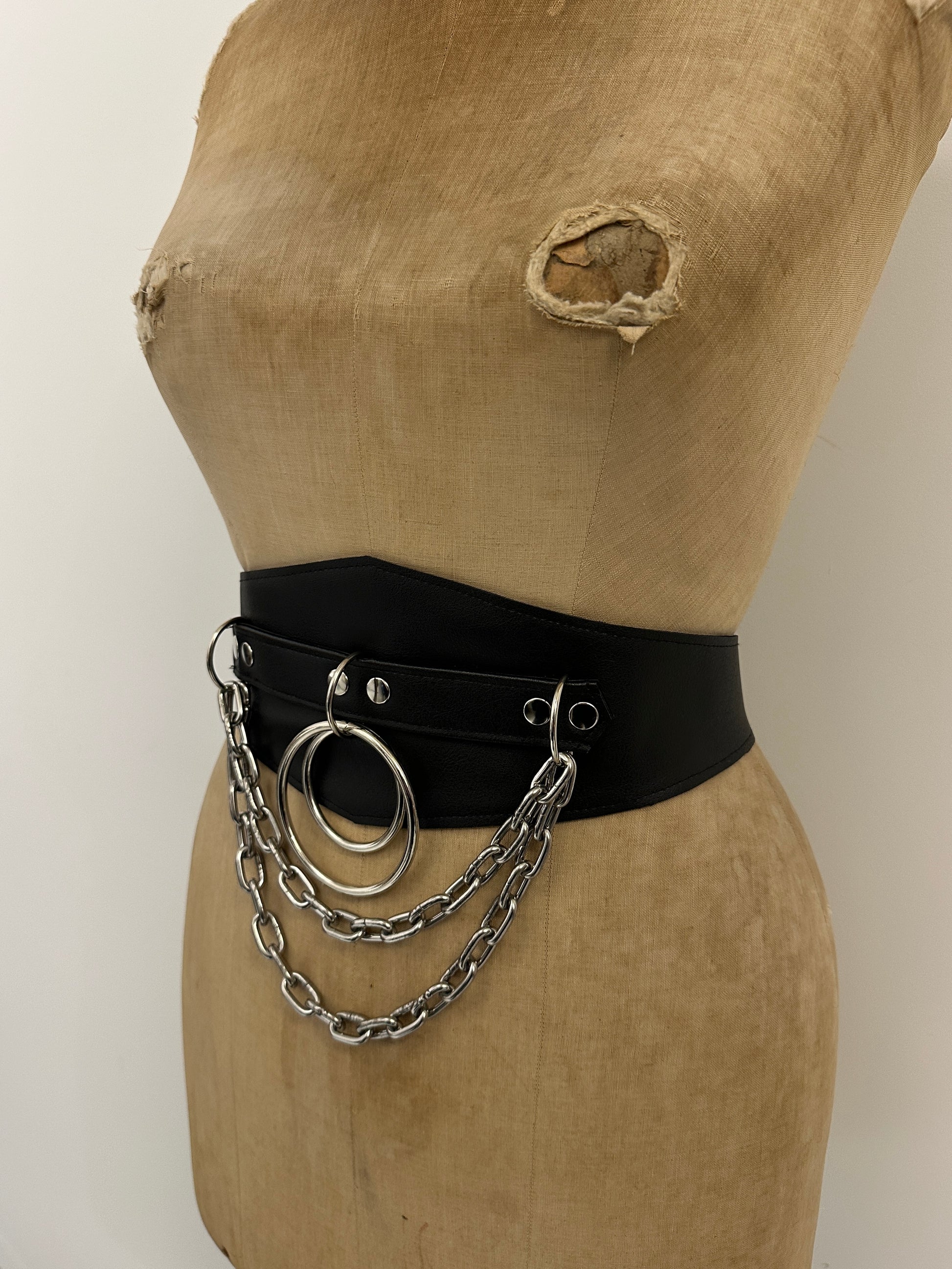 Double ring double chain cincher
