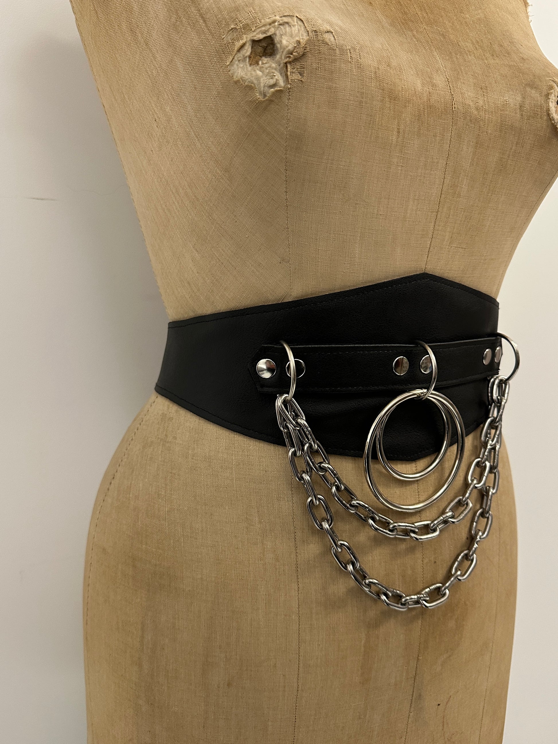 Double ring double chain cincher