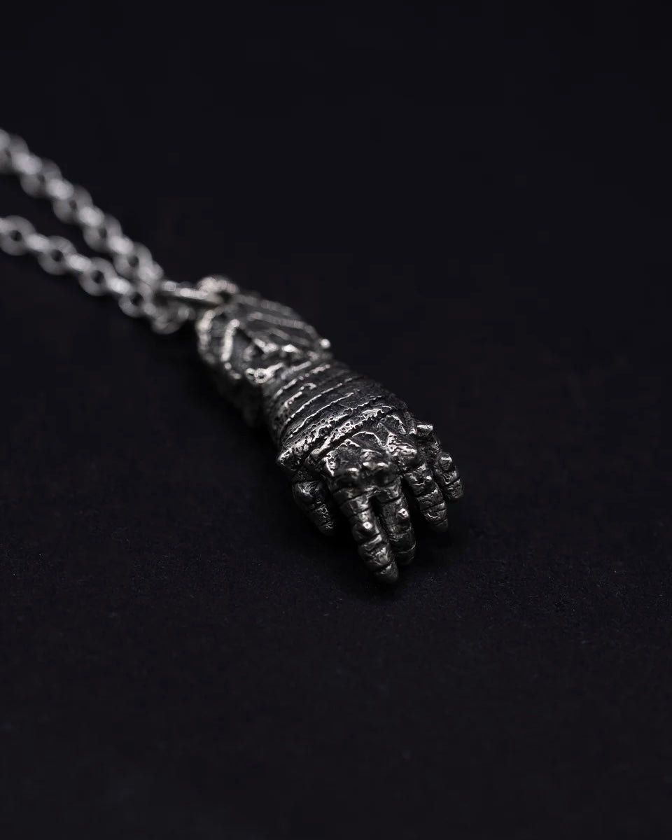 Aestas | Gauntlet Pendant