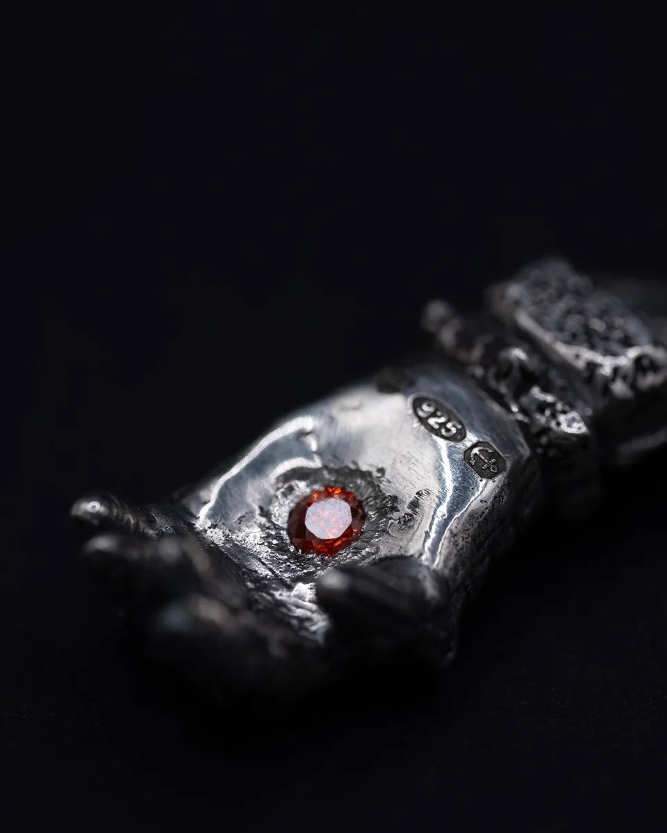 Aestas | Gauntlet Pendant