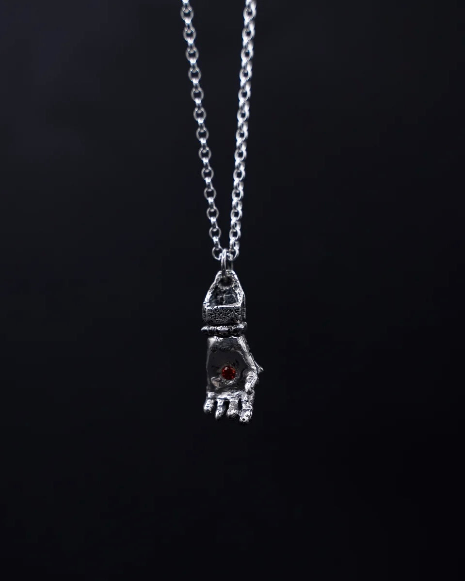Aestas | Gauntlet Pendant