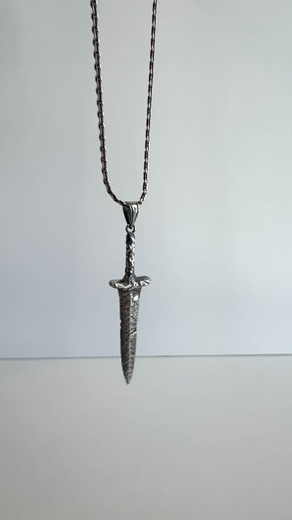 Aestas | Dark Moon Greatsword Pendant